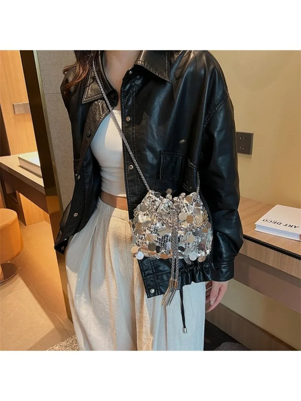 Sparkly Sequin Clutch Purse with Glitter & Tassel - Evening Handbag for Party